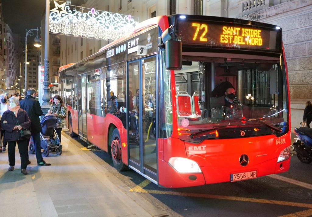 Imagen de la linea 72 Sant Isidre - Est. del Nord en navidad