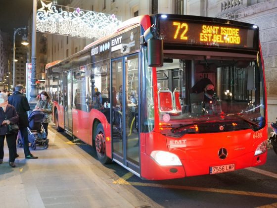 Imagen de la linea 72 Sant Isidre - Est. del Nord en navidad