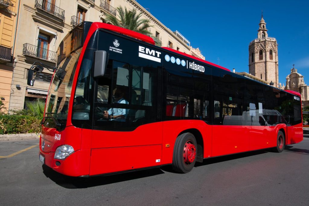 Imagen de un autobús Hibrido de la EMT
