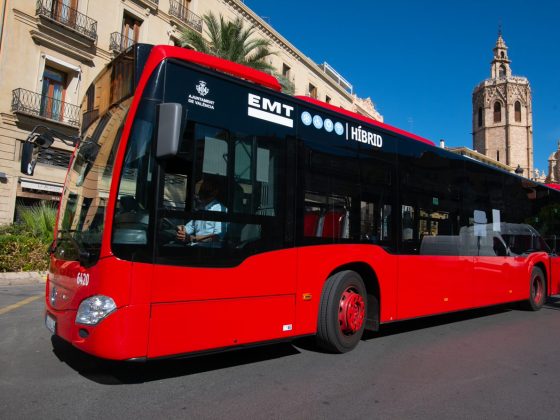 Imagen de un autobús Hibrido de la EMT