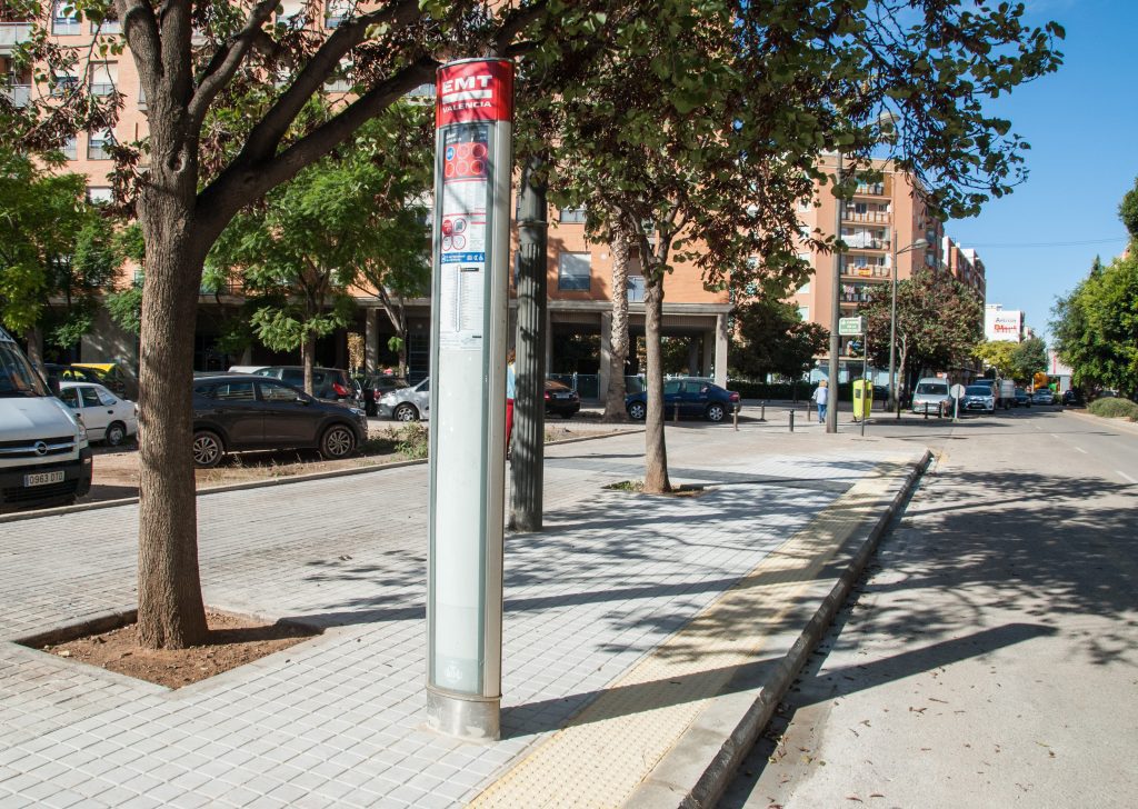 Imagen de una de las paradas de EMT de Alcásser