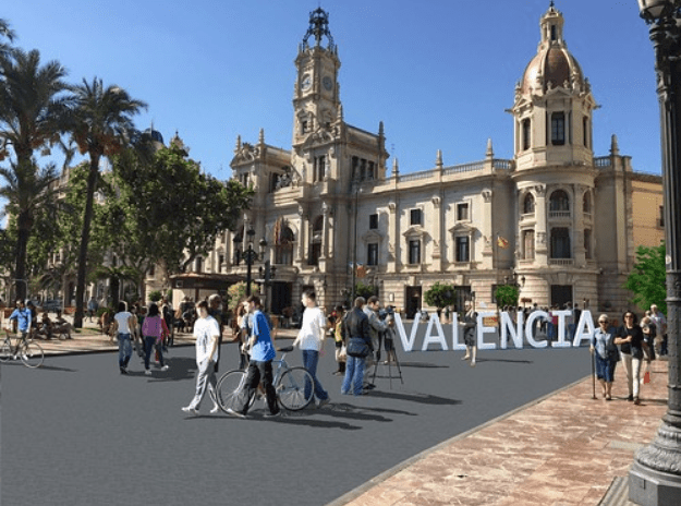 Imagen de ciudadanos paseando por Valencia