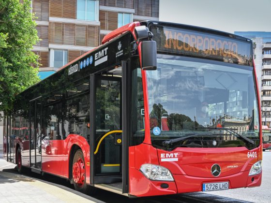 Imagen de un nuevo autobús incorporándose a la nueva flota de EMT