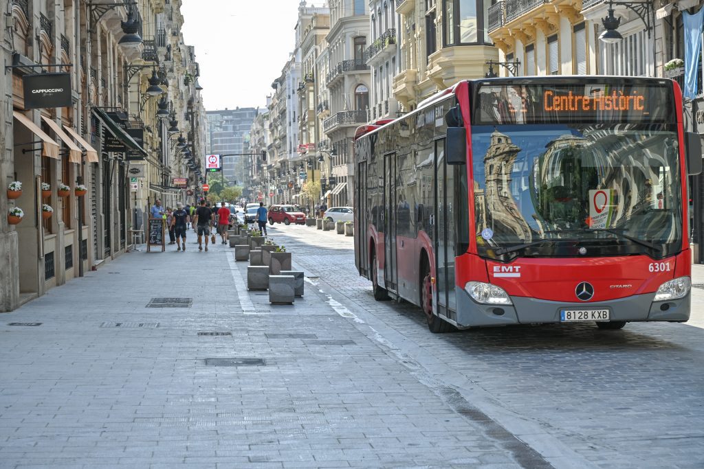 Imagen autobús refuerzo Linea C1 hacia el Centre Históric